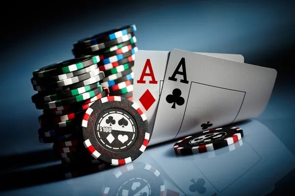melayu4d live-dealer table on mobile showing real dealers and table controls