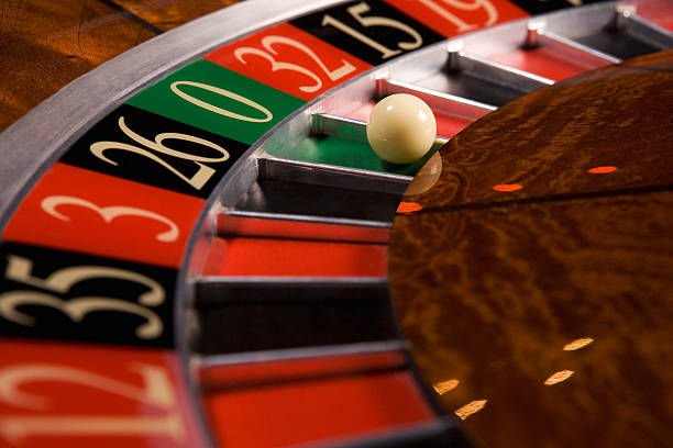 Live BandarQ table with dealer and multiple player seats on melayu4d